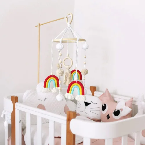 Vista 5 de Móvil de macramé para cuna – Móvil neutro de género para decoración de guardería – Decoración bohemia para colgar en la pared de arcoíris – Borlas