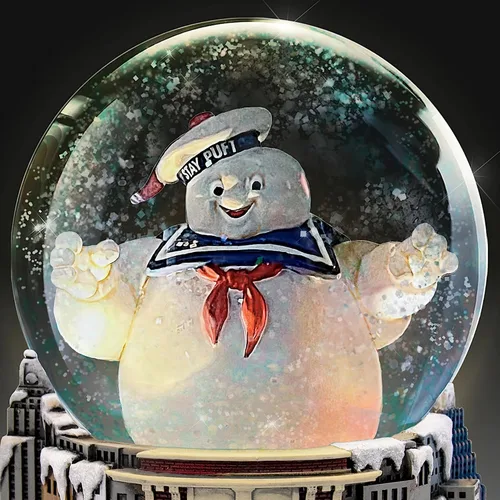 Vista 2 de Globo iluminado con purpurina de los Cazafantasmas con The Stay Puft Marshmallow Man ATOP una base esculpida
