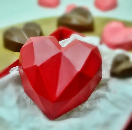 Vista 2 de Molde de corazón de diamante de 7.05 oz – Molde de chocolate de 3 piezas – BWB – 9837