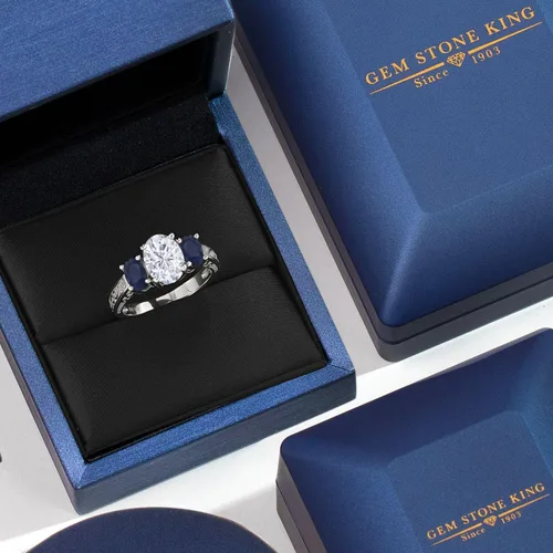Vista 5 de Gem Stone King Anillo de plata de ley 925 con moissanita blanca y zafiro azul de 3 piedras para mujer
