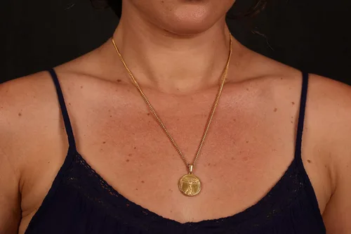 Vista 5 de Colgante de oro de 18 quilates inspirado en Da Vinci para hombre de Vitruvio con cadena para hombre, regalo de novio para él, regalo de novia