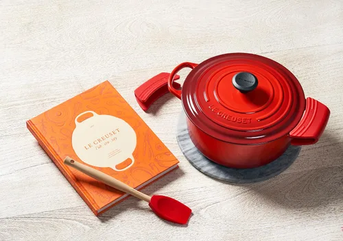 Vista 5 de Le Creuset Silicone Craft Series Espátula Mediana, 11 1/8" x 2 1/4", Cerise