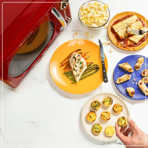 Vista 98 de Nostalgia Horno microondas retro compacto para encimera, 0.7 pies cúbicos, 700 vatios con pantalla digital LED, bloqueo para niños, interior fácil