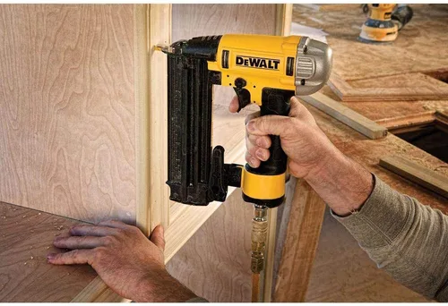 Vista 6 de DEWALT Clavadora de puntilla de calibre 18 con punto de precisión (DWFP12233)