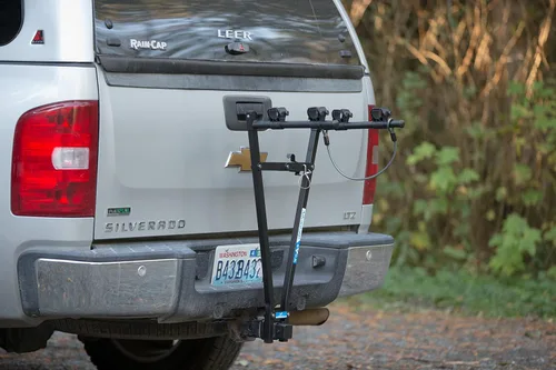 Vista 2 de Heininger Advantage Portabicicletas V-Rack para 2 bicicletas, remolque mientras transportas, cable bloqueable incluido, diseño compacto y plegable