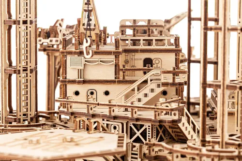 Vista 4 de Wood Trick Offshore Rig Platform Rompecabezas 3D de madera para adultos para construir, plataforma móvil interactiva, modelos de madera, proyectos