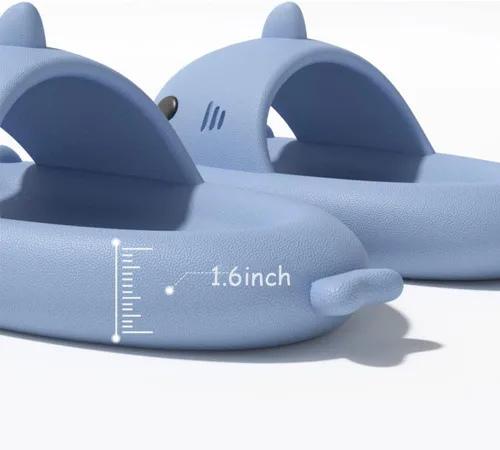 Vista 4 de MYUPDALIN Lindas pantuflas de tiburón de dibujos animados nublados, novedosas sandalias de verano con punta abierta, ligeras para mujeres y hombres
