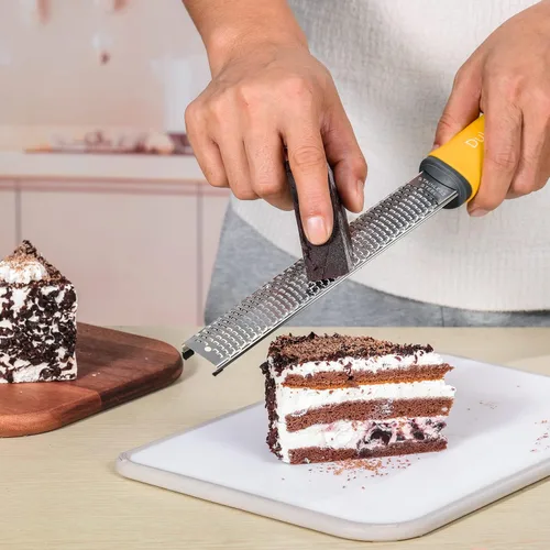 Vista 6 de Dulcicasa Rallador y rallador clásico – Zester de limón profesional de cocina para lima, queso, ajo, jengibre, chocolate, verduras, frutas
