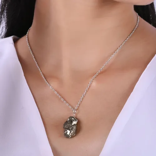 Vista 2 de Gempires - Collar con colgante de piedra de pirita natural para mujer, joyería de piedras preciosas de cristal crudo, latón hipoalergénico de 18