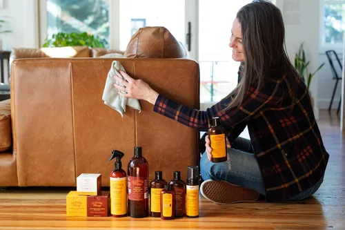 Vista 4 de Paño de aplicación de cuero que no genera pelusa - perfecto para utilizar con los mejores productos acondicionadores de cuero, desde 1968