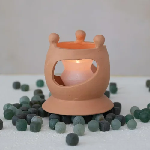 Vista 10 de Creative Co-Op Candelabro de terracota hecho a mano con círculo de figuras