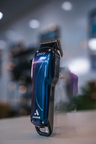 Vista 4 de Andis 560968 Edición Limitada Galaxy Envy Li Afeitadora Inalámbrica, Afeitadora de Cabello Recargable, Hoja Ajustable, Corte Cerrado Sin Espacios