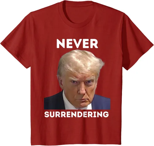 Vista 46 de Triumph Never Surrendering - Camiseta Trump Mug Shot, Negro