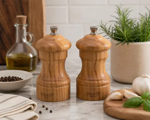 Vista 2 de Bisetti Imperia Molinillo de pimienta de madera de olivo de 4 pulgadas con molinillo ajustable