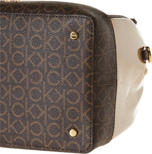 Vista 5 de Calvin Klein Ashley Barrel Satchel, cuadros negros y blancos