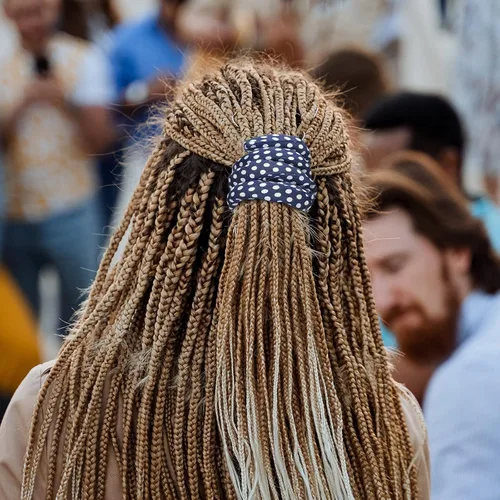 Vista 6 de Dingion 9 piezas de lazos para el cabello con cierre en espiral, accesorio de rastas largas, alambre de hierro incrustado para cola de caballo