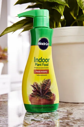 Vista 2 de Miracle-Gro Alimento para plantas de interior, fertilizante para plantas, 8 onzas (paquete de 6) Alimento líquido para plantas