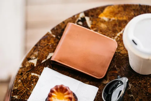 Vista 6 de Distil Union Norm Bifold Billetera minimalista de cuero de grano completo Bolsillos interiores con pestaña de tirar, blindaje RFID (marrón)