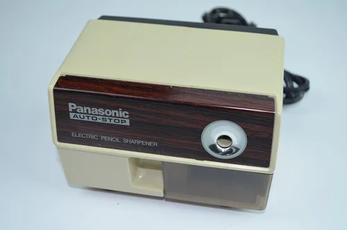 Vista 3 de Panasonic KP110eléctrico Sacapuntas