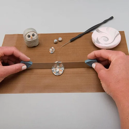 Vista 5 de Polyform Sculpey Tools - Tapete de trabajo seguro para horno, tapete antideslizante de silicona reutilizable, herramienta de arcilla de horno
