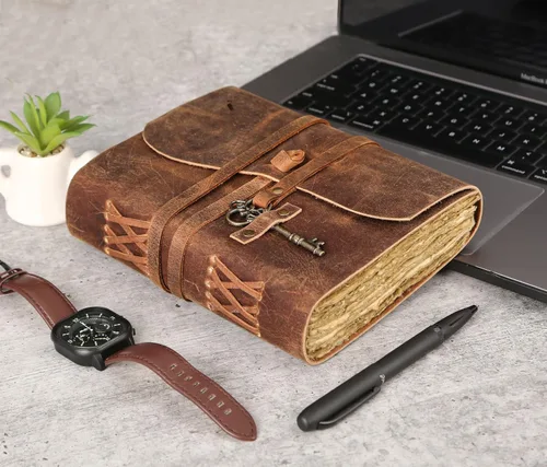 Vista 4 de Diario de cuero con papel de borde picoteado de 17,78x12,7 cm y llave vintage Cuaderno de escritura hecho a mano Cuaderno diario encuadernado