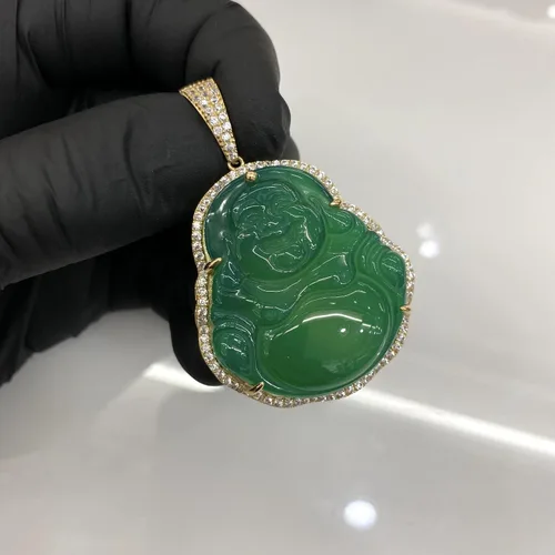 Vista 2 de Colgante de Buda sonriente de jade verde con circonita cúbica de corte redondo de oro de 10 quilates, 2.3 x 1.5in