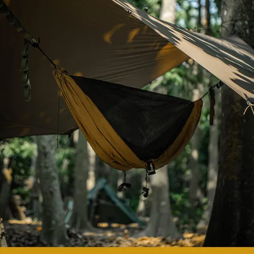Vista 7 de OneTigris KOMPOUND - Hamaca de campamento con red, hamaca portátil ligera con cubierta interna cálida y correas amigables con los árboles