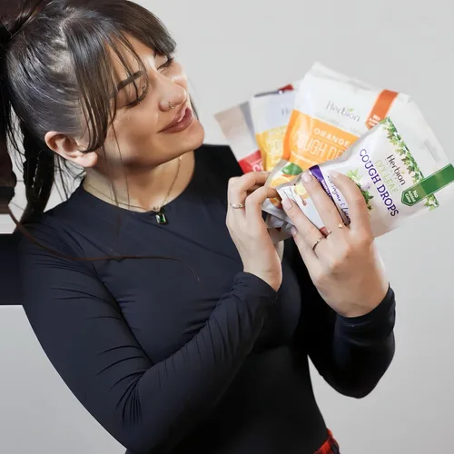 Vista 6 de Herbion Naturals Gotas para la tos con sabor a miel y limón, sin azúcar con stevia, suplemento dietético, alivia la tos, para adultos y niños