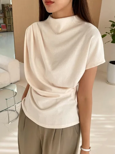 Vista 4 de OYOANGLE Camiseta de manga corta con cuello alto falso y fruncido para mujer