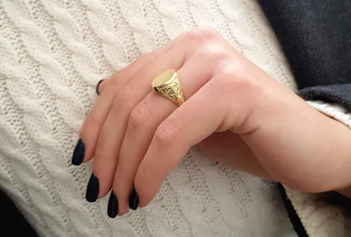 Vista 5 de Elegant Jewel Box Anillo de sello ovalado personalizado unisex en oro sólido de 9k, 14k y 18k, anillo de sello personalizado, anillo Chevalier