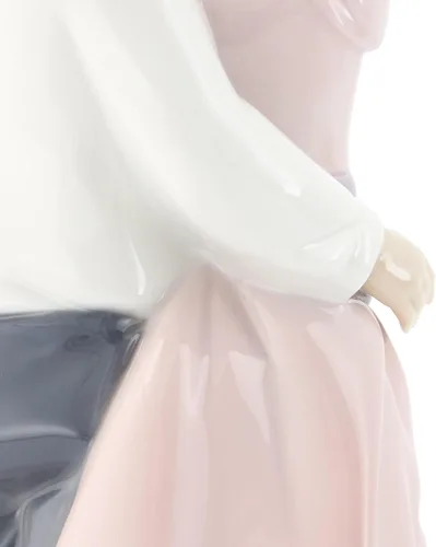 Vista 5 de NAO Sueños de amor. Figura de novia y novio de porcelana.