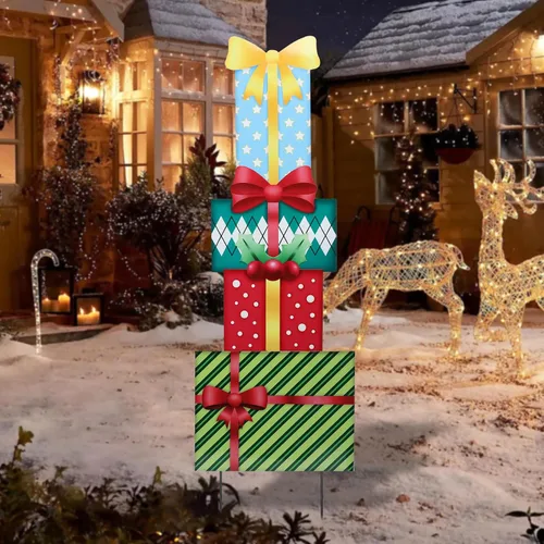 Vista 9 de Afirst Estacas de Navidad de Jardín de Metal, Adornos Navideños al Aire Libre, Gnomos de Jardín Sosteniendo Árbol de Jengibre, Luz de Regalo