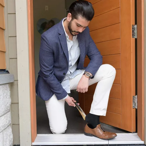 Vista 2 de Lucky Franc's Cuerno de zapato de cuerno real. Cuerno de zapato de vestir para hombres. Calzador de cuerno de lujo hecho a mano para uso en el hogar
