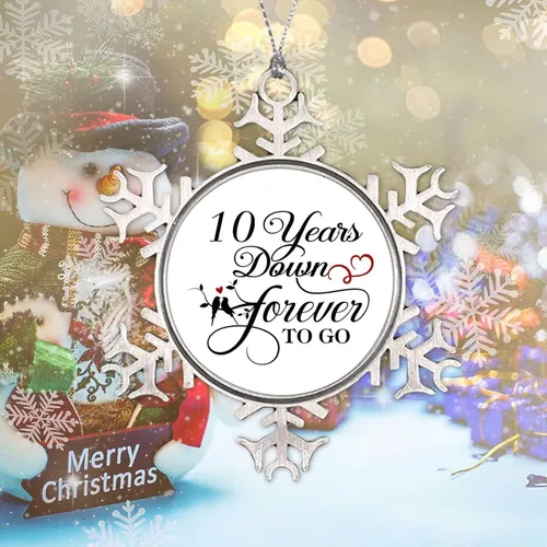 Vista 5 de Adorno de Navidad personalizado, copo de nieve, redondo, recuerdo conmemorativo, 10 años, «Down Forever to Go» de metal de 3 pulgadas, recuerdo