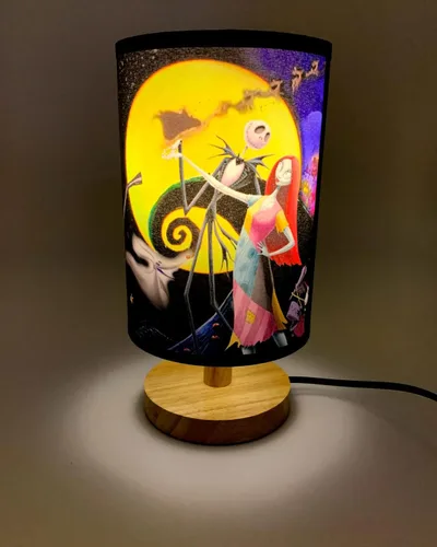 Vista 2 de Lámpara de mesa de noche de noche con base de madera Jack y Sally