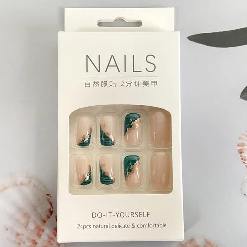 Vista 4 de Uñas postizas a presión de color nude, uñas postizas medianas con punta francesa verde con diseños de lámina dorada, uñas adhesivas de cobertura