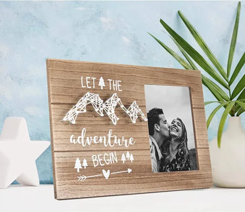 Vista 2 de VILIGHT Regalos para novios y novias – Regalos de felicitación para parejas recién comprometidas – Let The Adventure Begin Marco de fotos rústico