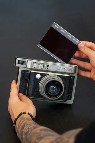 Vista 4 de Lomography Lomo'Instant Wide Camera & Lenses Monte Carlo Negro Cuero