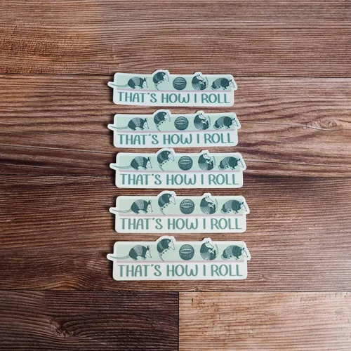 Vista 8 de Calcomanía de Armadillo con texto en inglés «That's How I Roll» para Hydroflask, lindos animales para vasos de bebida, adorables y divertidas