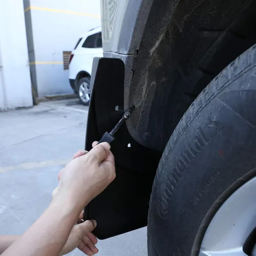 Vista 6 de YIWANG 4 unids/set guardabarros de coche guardabarros aletas de barro protectores contra salpicaduras para Land Rover Defender 110 2020 2021