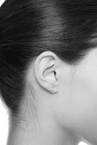 Vista 2 de Wellingsale Aretes de aro para mujer, oro blanco pulido de 0.079 in, con circonita cúbica (0.394 x 0.394 in), Metal precioso., Circonia cúbica