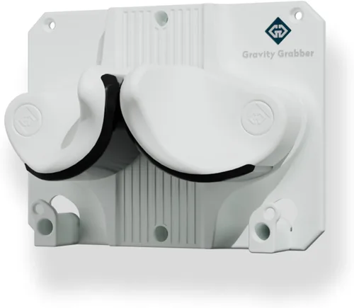 Vista 22 de Gravity Grabber La estantería de pared definitiva para esquís y tablas de snowboard - Se adapta a cualquier esquí o tabla de snowboard - Guarda tus