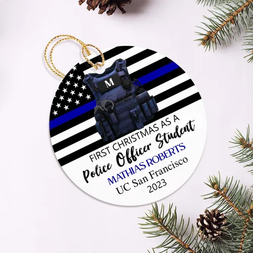 Vista 3 de Adorno de estudiante de primera Navidad como oficial de policía, adorno de Navidad personalizado para estudiantes de primer año, adorno de Navidad