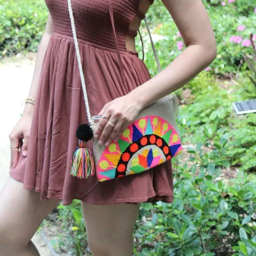 Vista 3 de B Dreams - Bolso de mano Wayuu cruzado -100% hecho a mano colombiana boho con correa