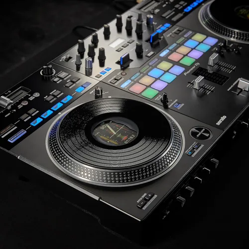Vista 18 de Pioneer DJ DDJ-REV7 Controlador de DJ Serato de 2 decks