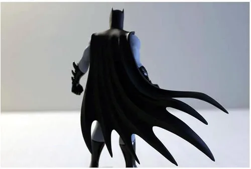 Vista 4 de DC Collectibles Batman: Colección en blanco y negro - Estatua de Batman por Amanda Conner