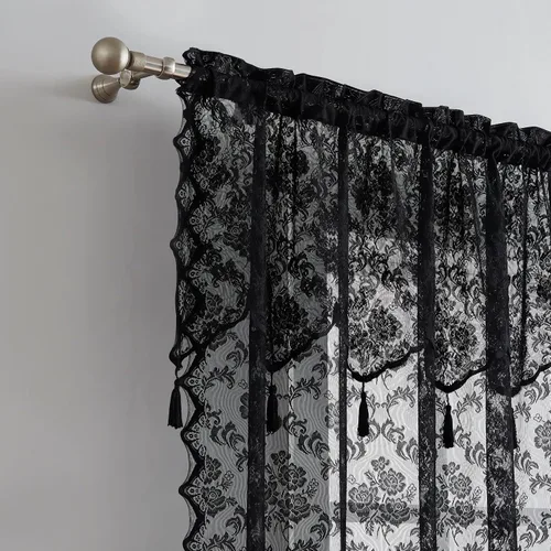 Vista 4 de Warm Home Designs Cenefa de encaje negro de 54 pulgadas de ancho x 22 pulgadas de largo. Cenefa marfil de lujo con 6 borlas para cocina, comedor