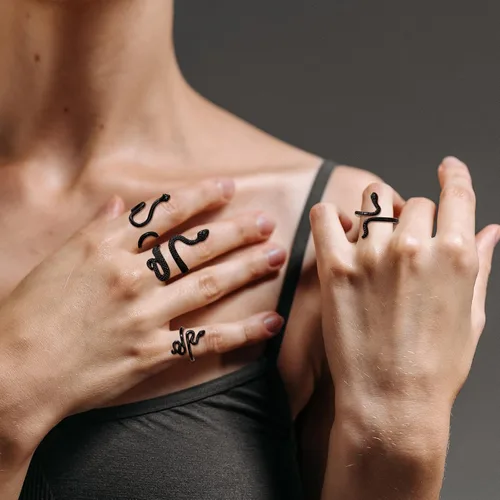 Vista 10 de Anillo de serpiente apilable para mujer, juego de anillos de plata ajustables, anillo de serpiente dorada, juego de joyería gótica para mujer