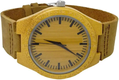 Vista 2 de Reloj hecho a mano de bambú hecho con petroglifos hawaianos y correa de cuero de vaca marca Kahala - HGW-26B39