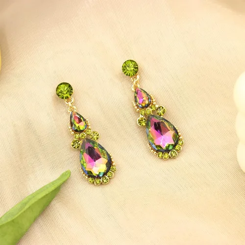 Vista 4 de Juego de joyas de cristal austriaco para mujer, diseño de lágrima de cristal austríaco, collar y aretes colgantes, para boda, fiesta, graduación